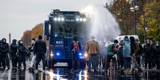 Berlin, 18. November 2020: Demonstration gegen die Neufassung des Infektionssschutzgesetzes | Bild: picture alliance/dpa | Fabian Sommer