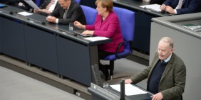 AfD-Fraktionsvorsitzender Alexander Gauland 2018 im Bundestag | Foto: Shutterstock