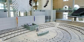Deutscher Bundestag, Umbau während der Sommerpause | Bild: picture alliance/dpa | Wolfgang Kumm